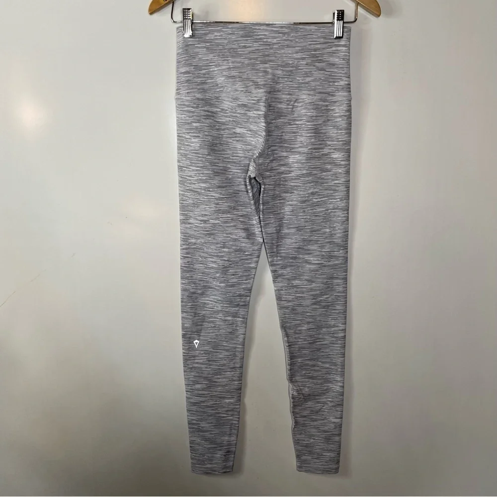 Ivivva‎ Gray Stripe Leggings